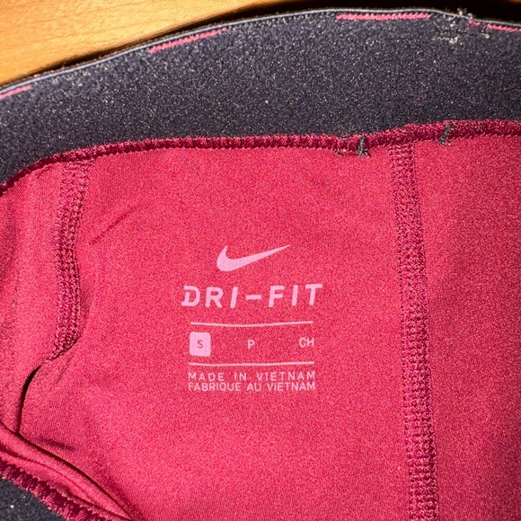 Nike Dri-FIT Maroon Performance - Picture 3 of 3